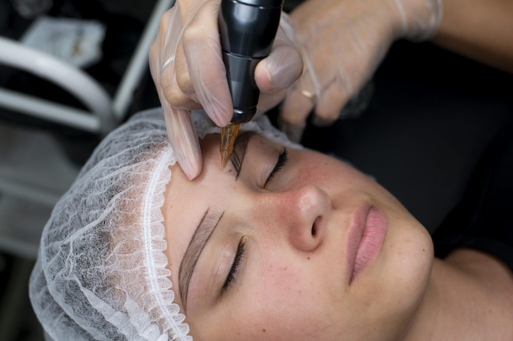 Microblading-Behandlung bei Barbier & Cosmetics in Göllheim – präzise Augenbrauenkorrektur